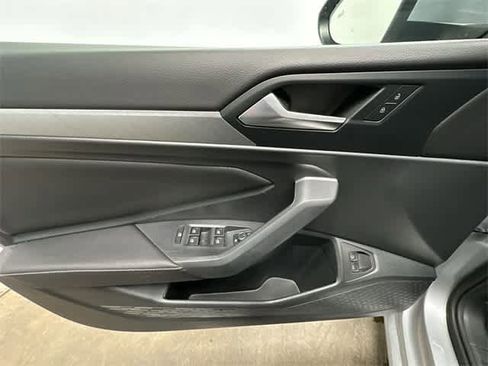 Certified 2023 Volkswagen Jetta SE w/ Panoramic Sunroof Package image 19