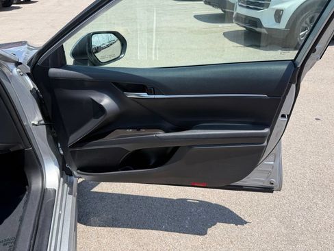 Used 2022 Toyota Camry SE FWD image 19