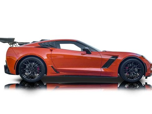 Used 2019 Chevrolet Corvette Z06 RWD image 2