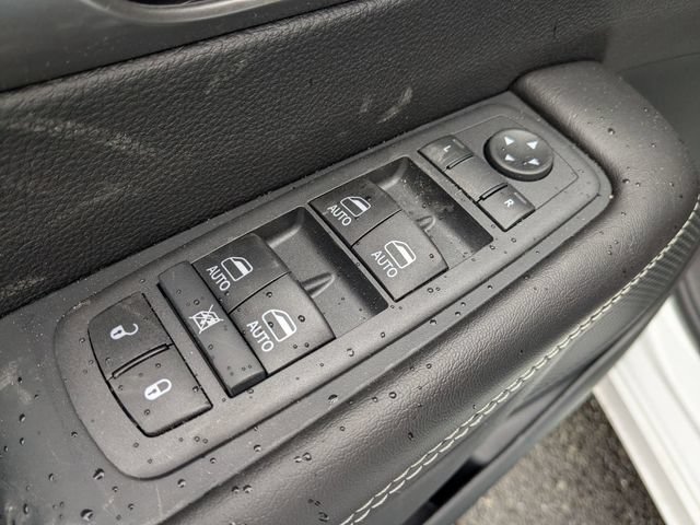 New 2026 Chrysler Pacifica Select AWD/4WD image 11