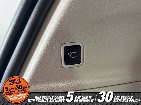 Used 2023 Chrysler Pacifica Touring-L FWD image 23