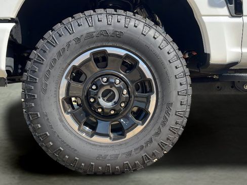 Used 2026 Ford F350 Platinum w/ Tremor Off-Road Package AWD/4WD image 15