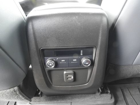 Used 2022 Buick Enclave Essence w/ Trailering Package, 5000 lbs. FWD image 23