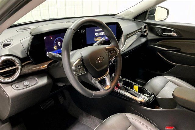 Used 2025 Chevrolet Trax ACTIV w/ Driver Confidence Package FWD image 14