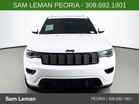 Used 2022 Jeep Grand Cherokee Laredo X image 2