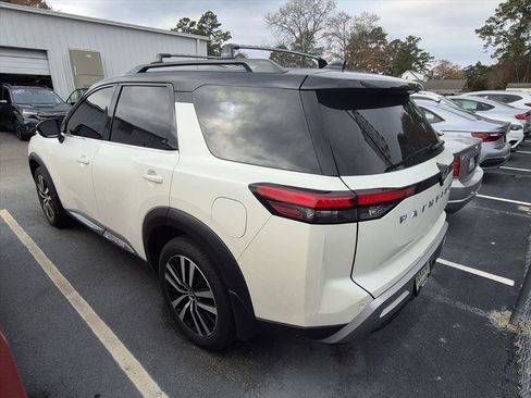 Used 2024 Nissan Pathfinder Platinum w/ Cargo Package image 2