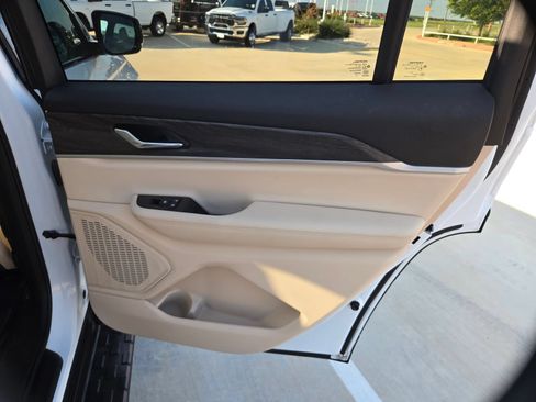 Certified 2025 Jeep Grand Cherokee L Limited RWD image 24