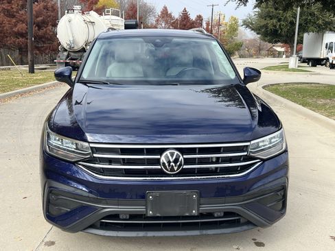 Certified 2023 Volkswagen Tiguan SE w/ Panoramic Sunroof Package image 3