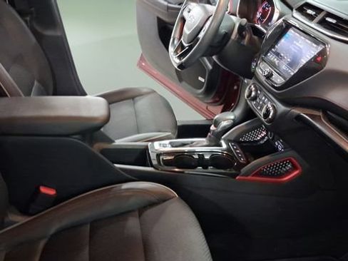 Used 2022 Chevrolet TrailBlazer RS w/ Sun and Liftgate Package AWD/4WD image 14
