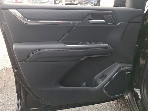 Used 2024 GMC Acadia Elevation image 12