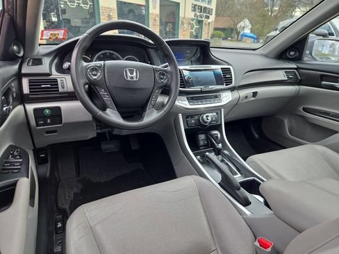 Used 2014 Honda Accord Touring image 18