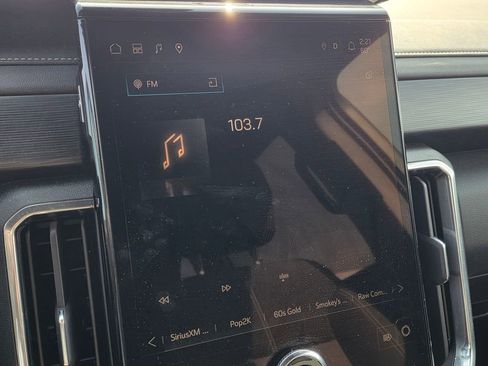 Used 2025 GMC Acadia Elevation image 16