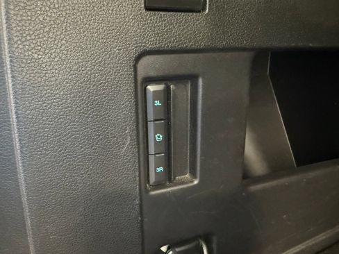 Used 2019 Ford Expedition XLT w/ Equipment Group 201A AWD/4WD image 9