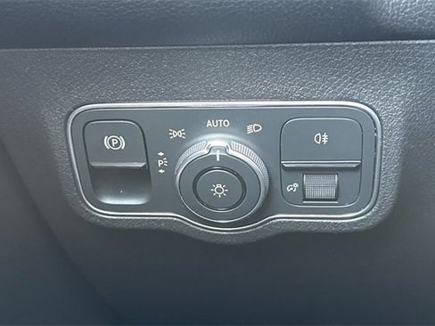 Used 2023 Mercedes-Benz EQB 300 4MATIC w/ Exclusive Package image 33