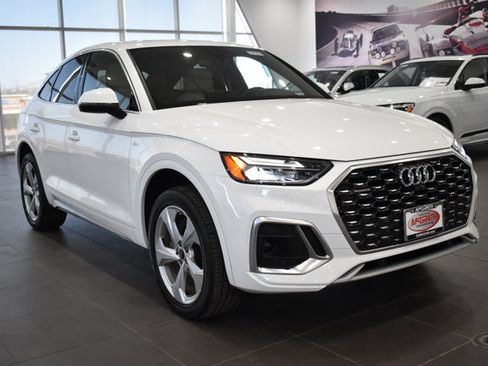 Used 2023 Audi Q5 2.0T Premium w/ Convenience Package image 6