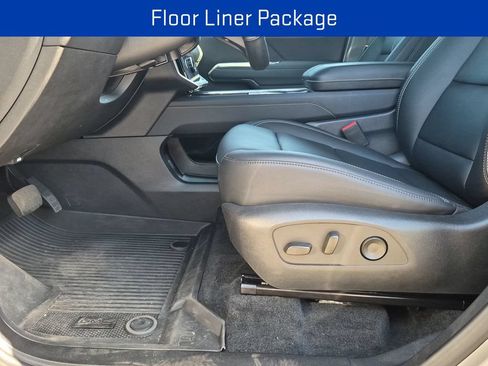 Certified 2026 GMC Acadia Elevation w/ Elevation Premium Package AWD/4WD image 11
