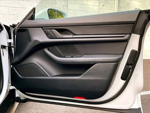 Certified 2023 Porsche Taycan image 29