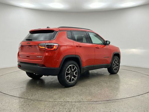 Used 2025 Jeep Compass Trailhawk image 9