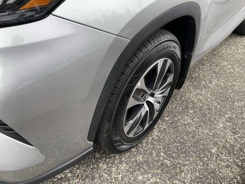 Certified 2024 Toyota Highlander XLE AWD/4WD image 9