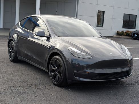 Used 2025 Tesla Model Y Long Range image 7