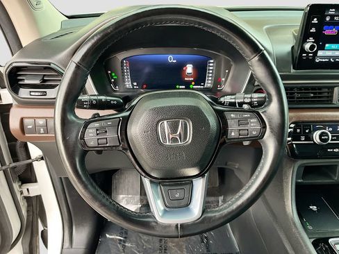 Used 2025 Honda Pilot Elite image 11