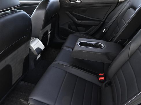 Used 2023 Volkswagen Jetta SE w/ Panoramic Sunroof Package image 11