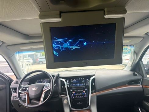 Used 2018 Cadillac Escalade Premium Luxury AWD/4WD image 29