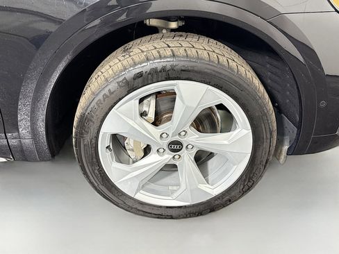 Used 2021 Audi Q5 Prestige w/ Prestige Package image 32