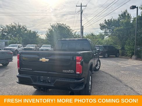 Used 2024 Chevrolet Silverado 2500 High Country w/ Technology Package AWD/4WD image 3