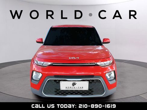 Used 2022 Kia Soul LX w/ Technology Package FWD image 2