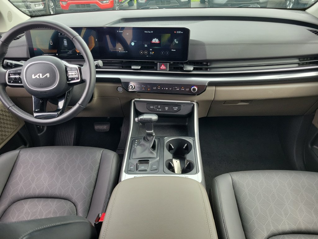 Used 2026 Kia Carnival FWD image 11
