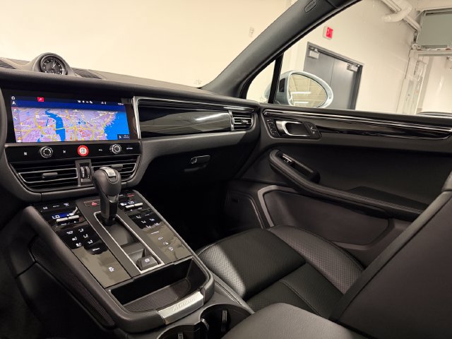 Certified 2026 Porsche Macan AWD/4WD image 14