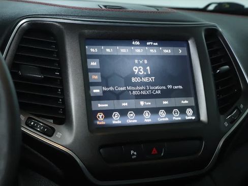 Used 2019 Jeep Cherokee Trailhawk w/ Cold Weather Group AWD/4WD image 25
