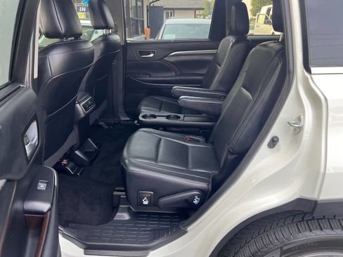 Used 2019 Toyota Highlander Limited image 13