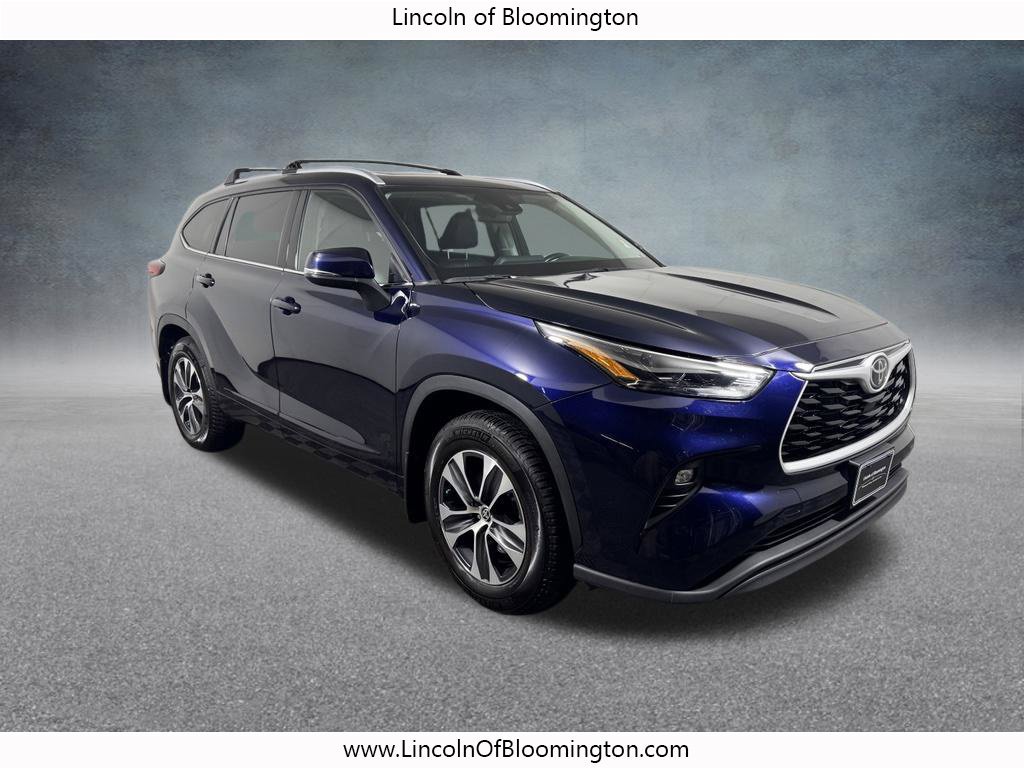 Used 2022 Toyota Highlander XLE AWD/4WD image 8