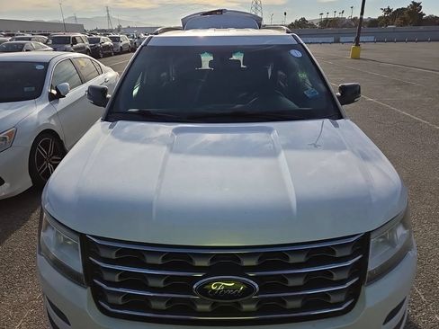 Used 2017 Ford Explorer XLT w/ Equipment Group 202A FWD image 6