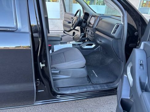 Used 2022 Nissan Frontier SV AWD/4WD image 18