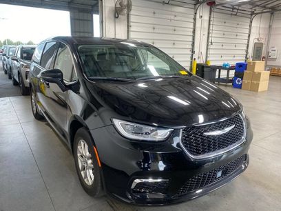 Used 2024 Chrysler Pacifica Touring-L