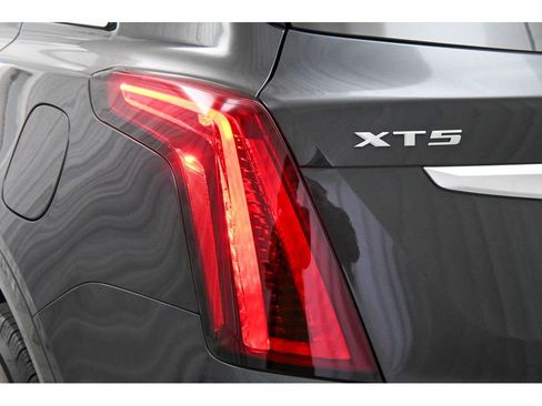 Used 2021 Cadillac XT5 Premium Luxury image 23