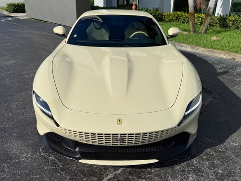 Used 2022 Ferrari Roma RWD image 8