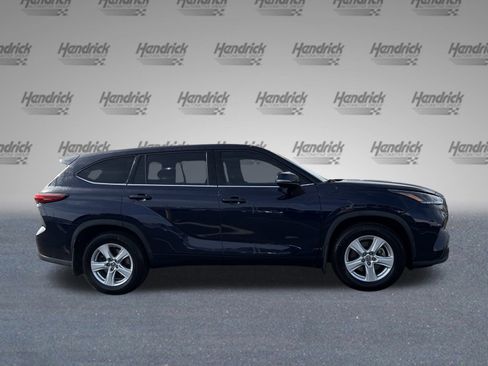 Used 2021 Toyota Highlander LE image 11