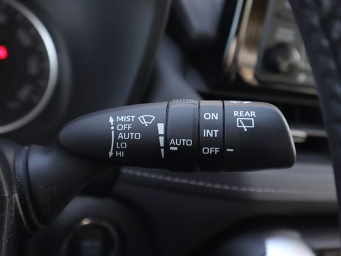 Used 2021 Toyota RAV4 XLE Premium image 19