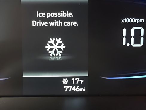 Used 2025 Hyundai Elantra Sport image 26