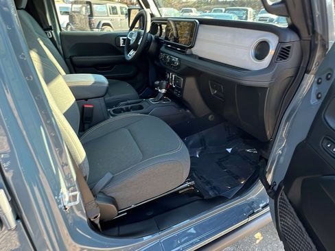 Used 2025 Jeep Wrangler Backcountry image 18
