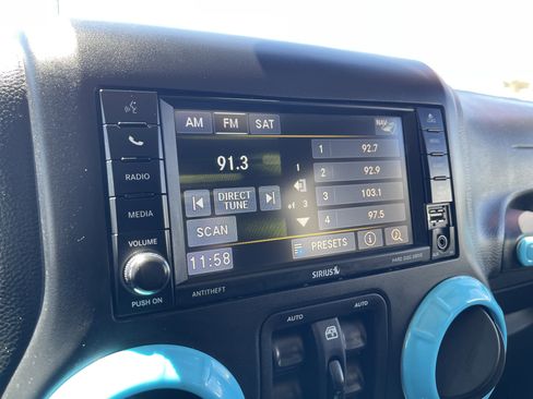Used 2017 Jeep Wrangler Unlimited Sahara AWD/4WD image 16