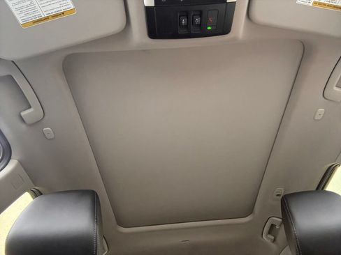 Used 2024 Nissan Rogue Platinum FWD image 41