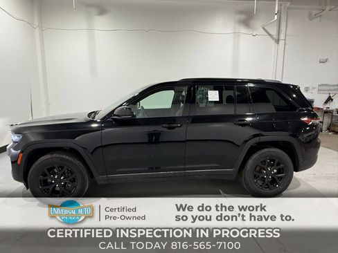 Used 2025 Jeep Grand Cherokee Altitude image 1