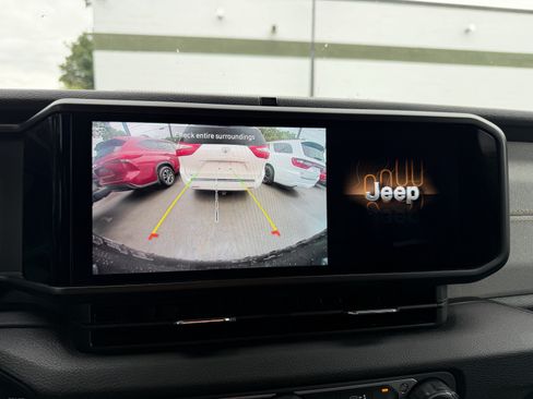 Used 2024 Jeep Wrangler Unlimited AWD/4WD image 19