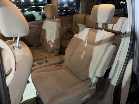Used 2016 Nissan Quest SV image 32