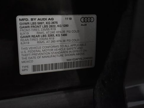 Used 2020 Audi Q5 e Premium Plus w/ Premium Plus Package image 38